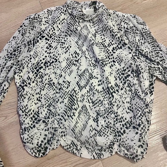 Zara White and Black Print Mock Neck Crop Top Size XL - Picture 4 of 10